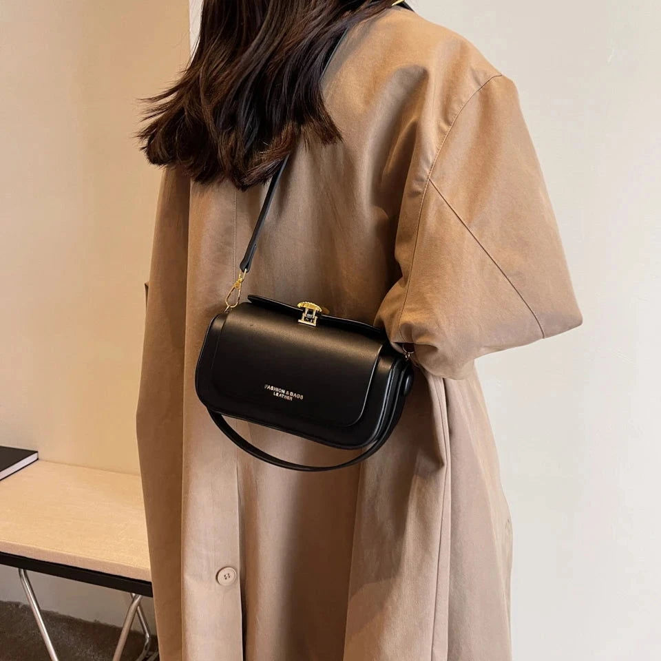 Elzaria Shell Clasp Mini Bag - Vellegra