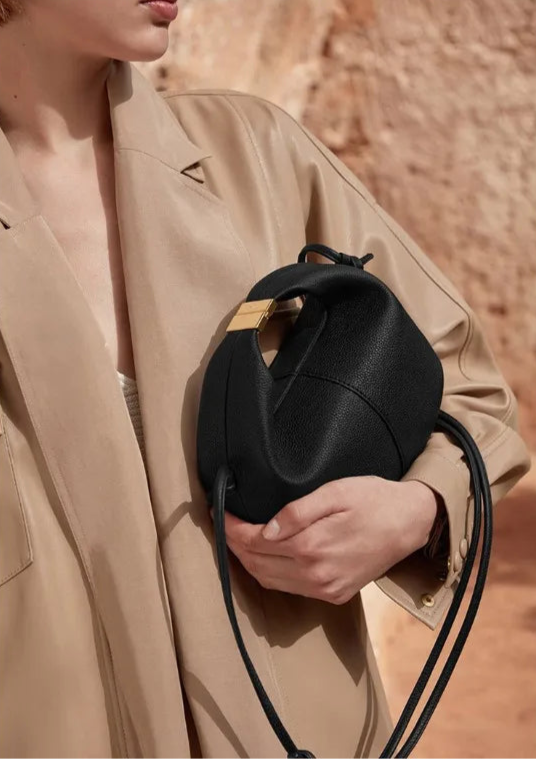 Solenne Curve Bag – Sculpted Shoulder Bag with Soft Minimalist Form