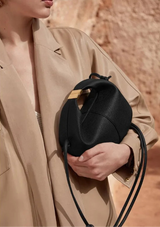 Solenne Curve Bag – Sculpted Shoulder Bag with Soft Minimalist Form