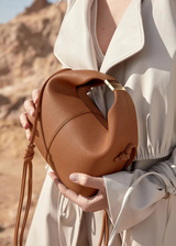 Solenne Curve Bag – Sculpted Shoulder Bag with Soft Minimalist Form