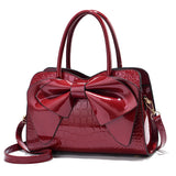 Bellavue Gloss Bow Handbag – Chic Patent Leather Shoulder Bag