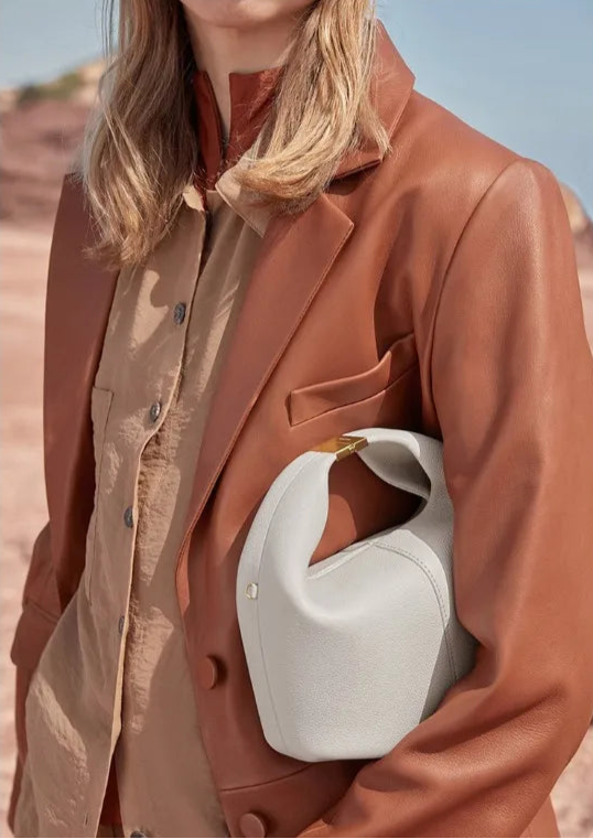 Solenne Curve Bag – Sculpted Shoulder Bag with Soft Minimalist Form