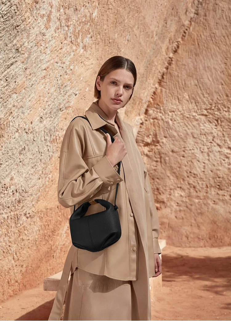 Solenne Curve Bag – Sculpted Shoulder Bag with Soft Minimalist Form