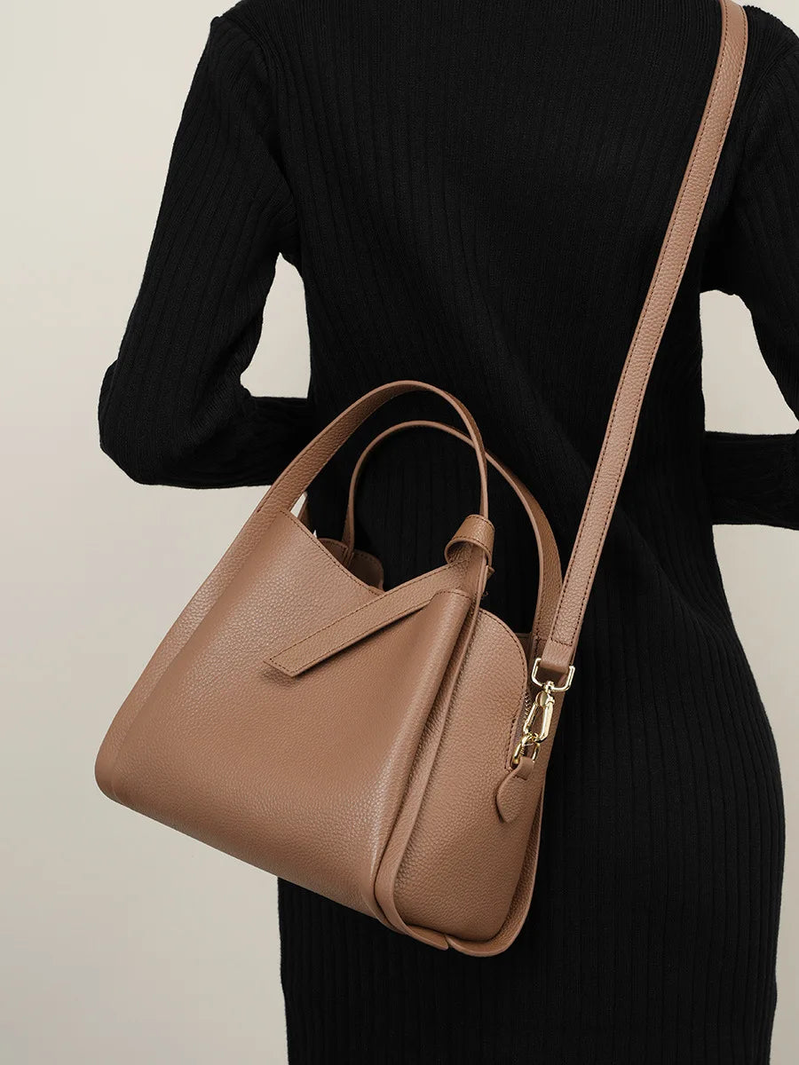 Évelle Leather Bucket