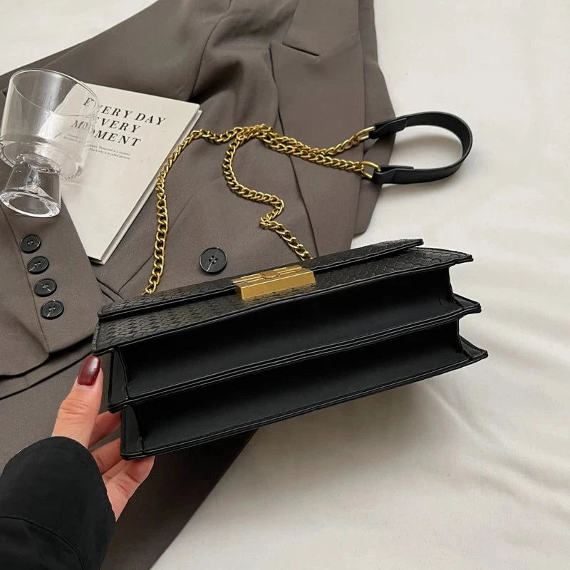 The Celvane Woven Chain Bag - Vellegra