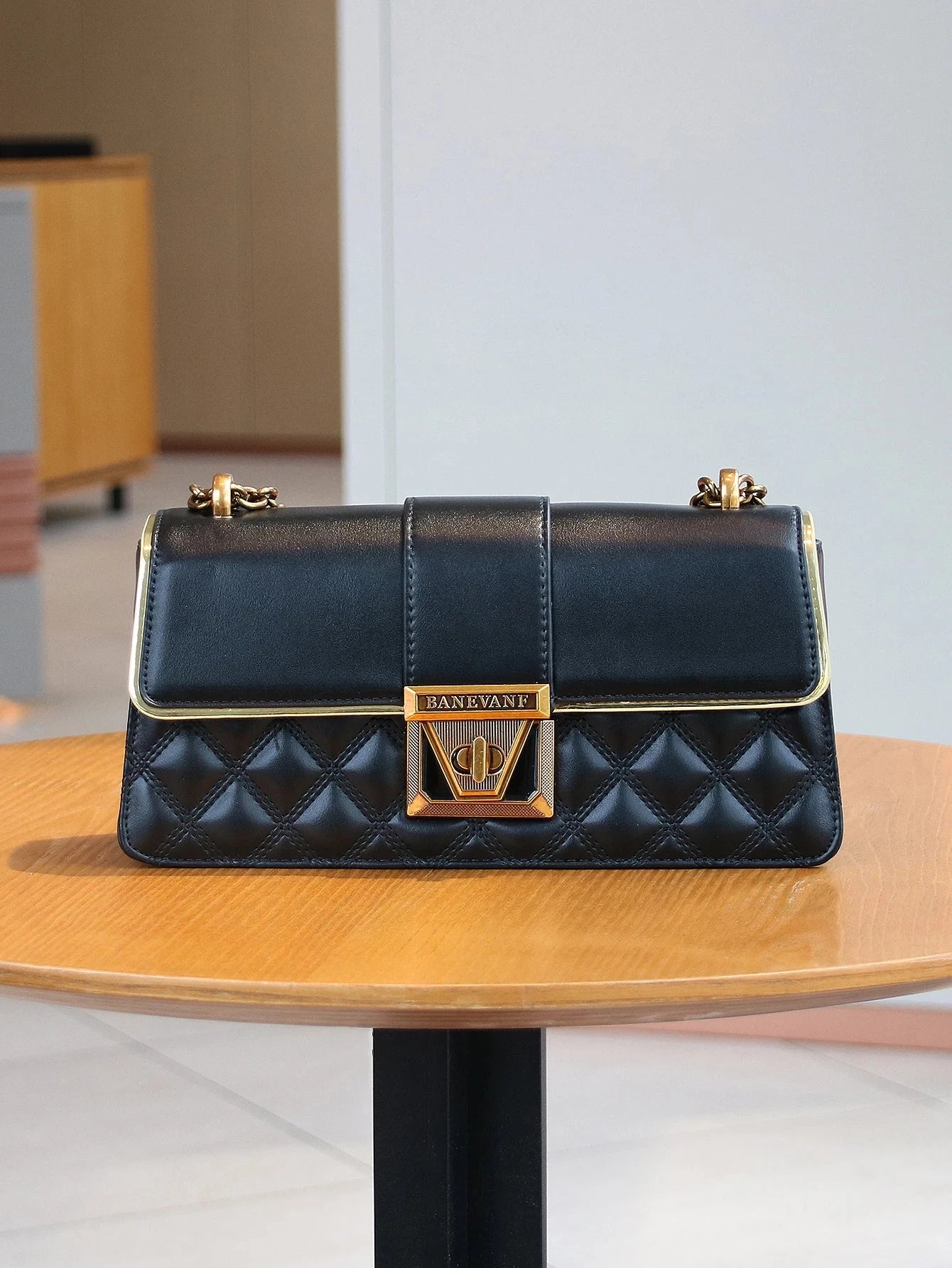 The Valette Lock Flap - Vellegra