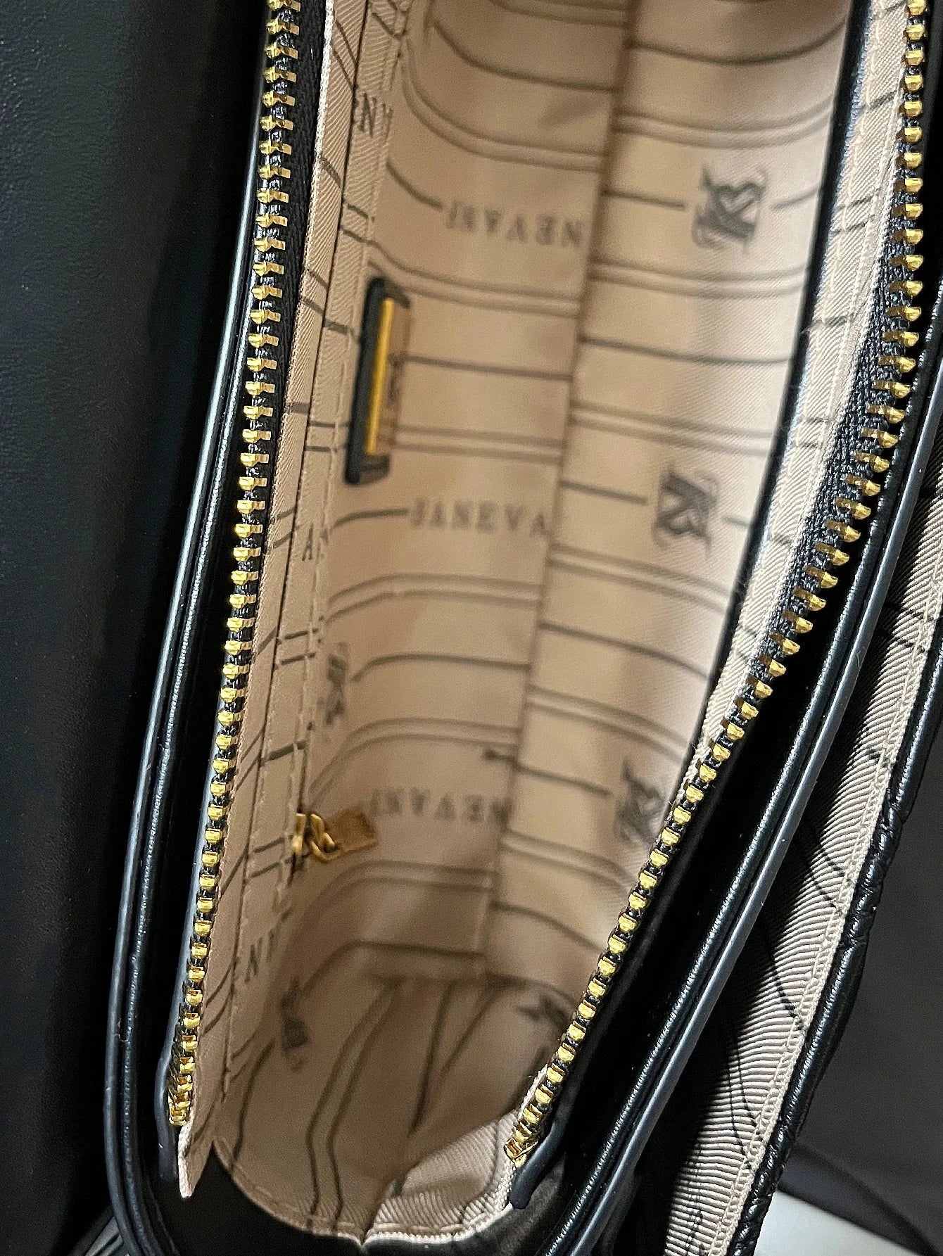 The Valette Lock Flap - Vellegra
